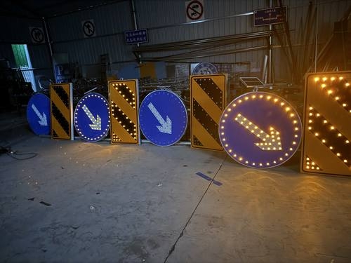 淮南淮南河南太阳能交通标牌 河南自发光交通路标牌厂家